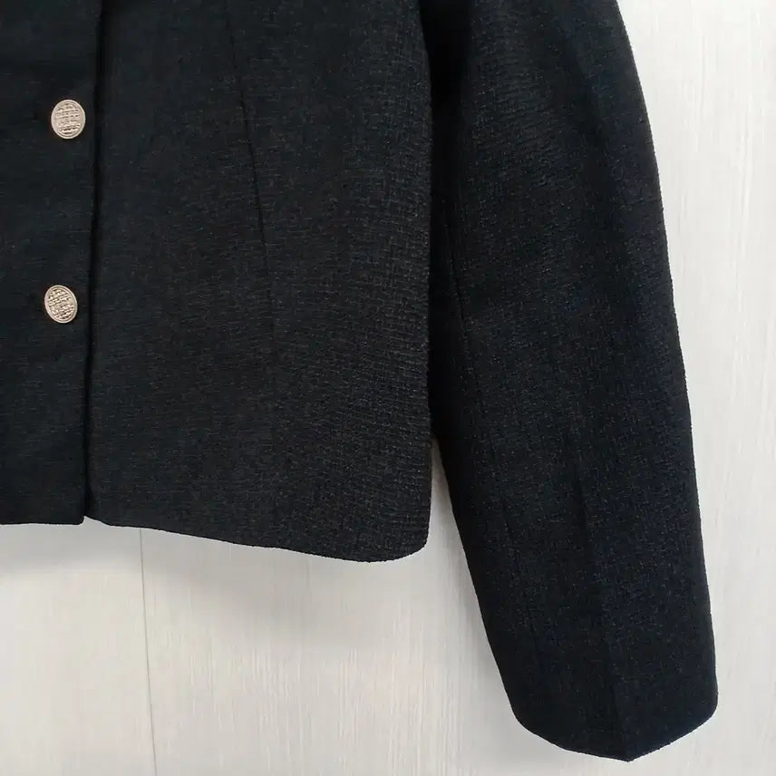 [BUNJANG] Round Neck Cropped Jacket with Gold Buttons / 보카시 블랙 라운드넥 금장단추 크롭 자켓