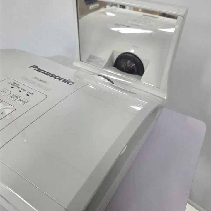 [BUNJANG] Panasonic PT-CW330EA Ultra Short Throw Projector / 파나소닉 초단초점 프로젝터 PT-CW330EA 저렴하게 놓아요