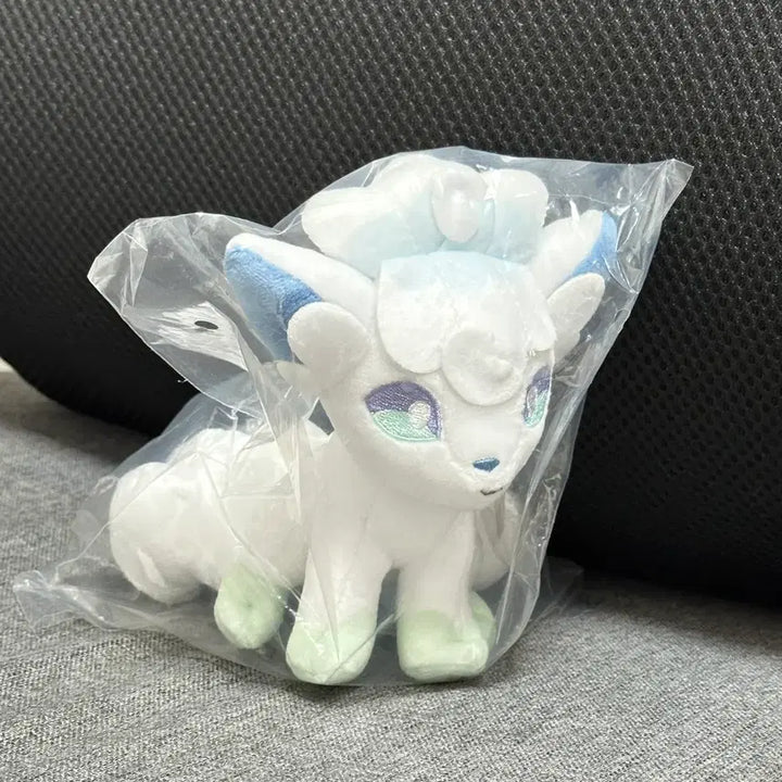 [BUNJANG] Genuine Alolan Vulpix Plush Doll / [새상품] 정품 포켓몬스터 알로러 식스테일 인형