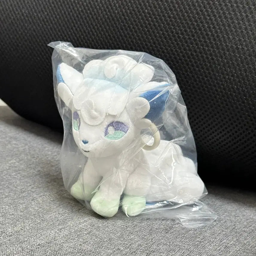 [BUNJANG] Genuine Alolan Vulpix Plush Doll / [새상품] 정품 포켓몬스터 알로러 식스테일 인형