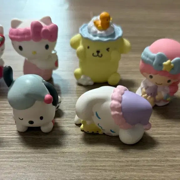 [BUNJANG] Sanrio Characters Friends Figure Bundle Set Hello Kitty, Pom Pom Purin, Kuromi, Pochacco / 산리오 캐릭터즈 프렌즈 피규어 일괄 헬로키티 폼폼푸린 쿠로미 포차코