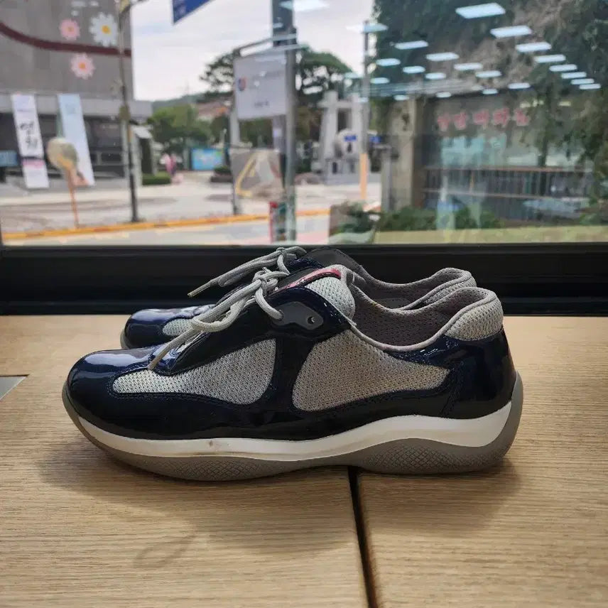 [SOLD OUT] 프라다 아메리카 컵 유광 네이비 eu 39