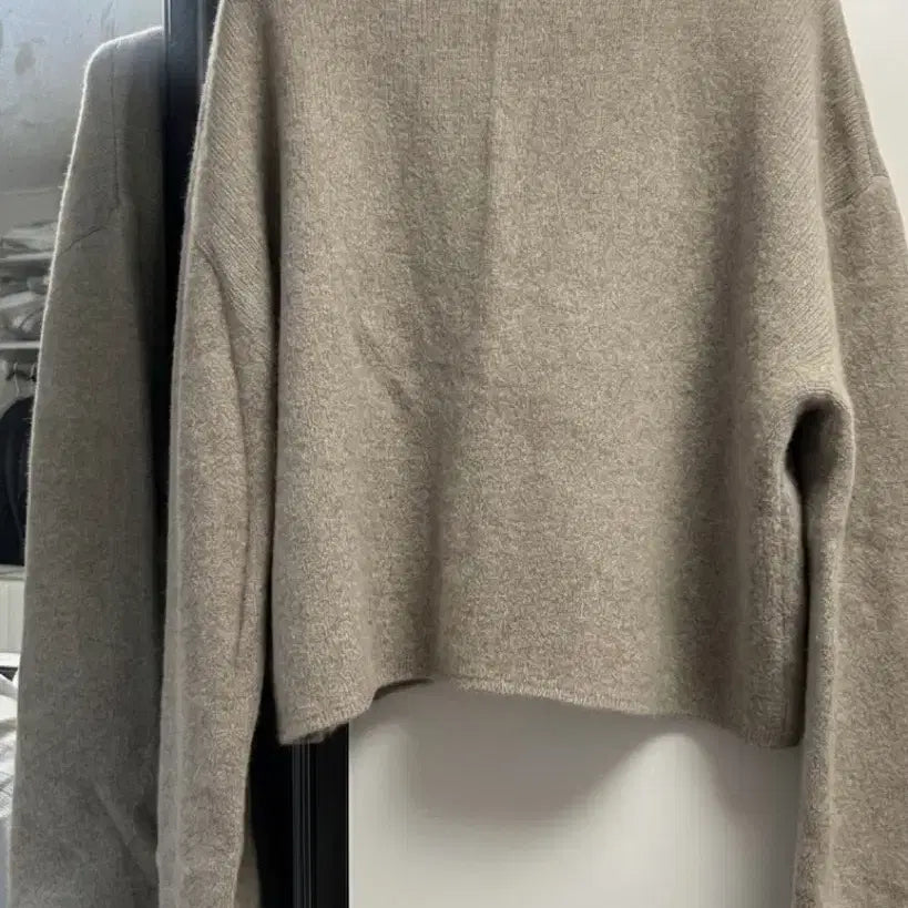 [BUNJANG] Raccoon Wool V-Neck Snap Knit (Mocha) / 라쿤 울 브이넥 스냅 니트(모카)
