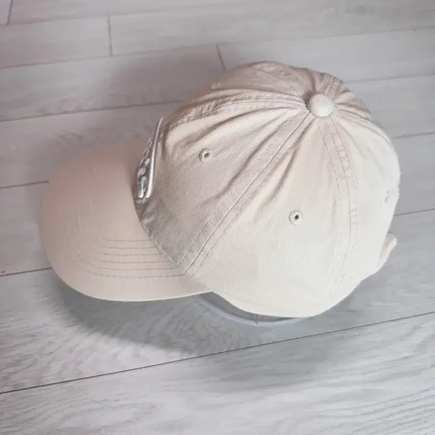 [BUNJANG] Emis Beige Logo Embroidered Ball Cap / 이미스 베이지 볼캡 E17-21