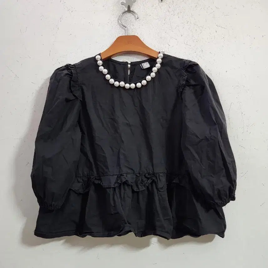 [BUNJANG] Pearl Bead Embellished Frill Blouse / 진주 비즈 장식 프릴 블라우스