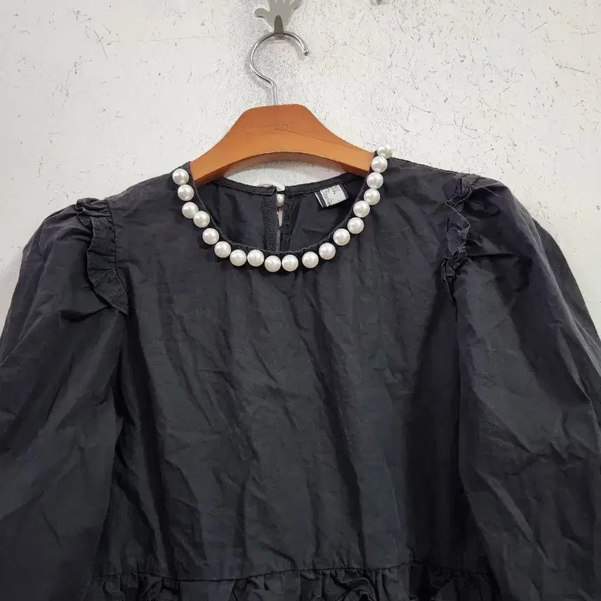 [BUNJANG] Pearl Bead Embellished Frill Blouse / 진주 비즈 장식 프릴 블라우스