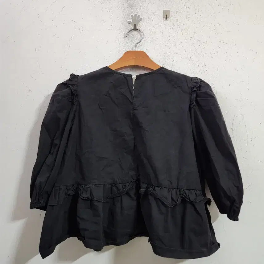 [BUNJANG] Pearl Bead Embellished Frill Blouse / 진주 비즈 장식 프릴 블라우스