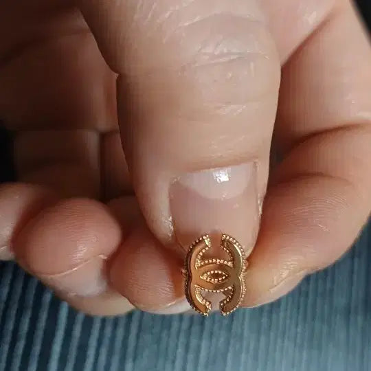 [SOLD OUT] 14k 샤넬 로고 귀걸이