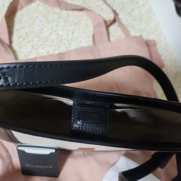 [BUNJANG] Couronne Cross Bag Beige/Black / 쿠론 크로스백 베이지/블랙