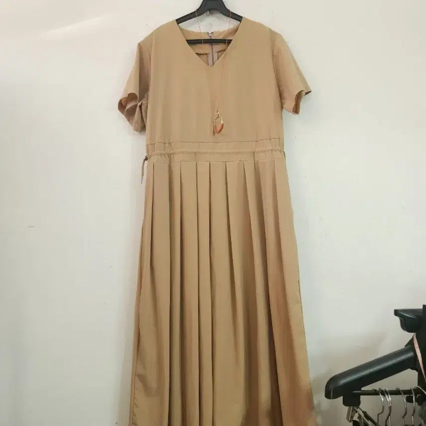 [BUNJANG] Beige Pleated Dress / 바스락베이지색 플리츠 원피스
