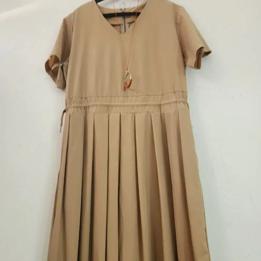 [BUNJANG] Beige Pleated Dress / 바스락베이지색 플리츠 원피스