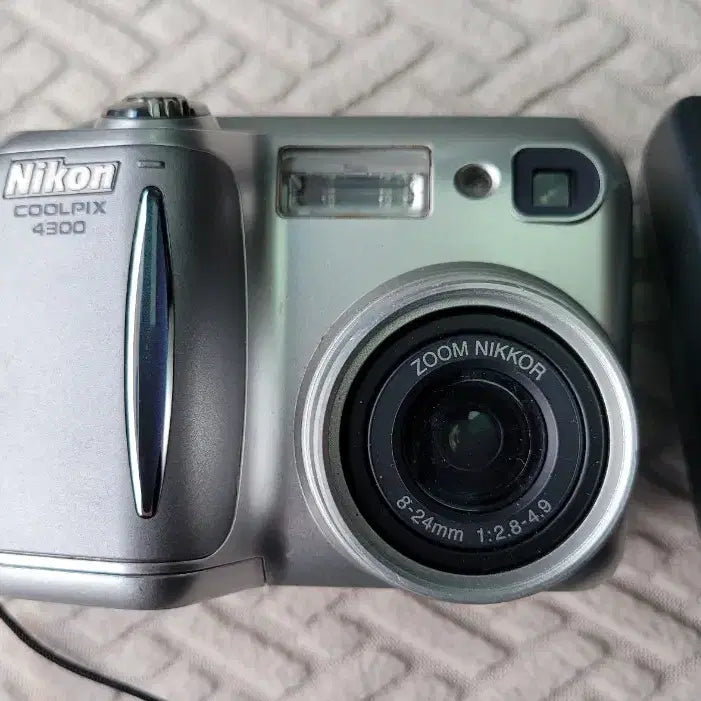 [BUNJANG] Nikon Coolpix 4300 Digital Camera with Battery Charger Set / 니콘 쿨픽스 4300 카메라 + 배터리 충전기 세트