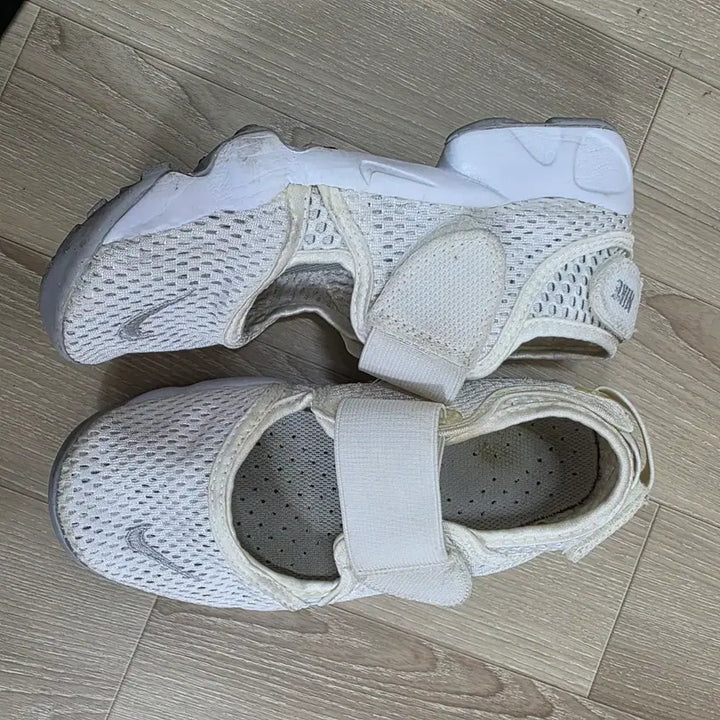 [BUNJANG] Nike Air Rift White Sneakers / 나이키 에아리프트 화이트