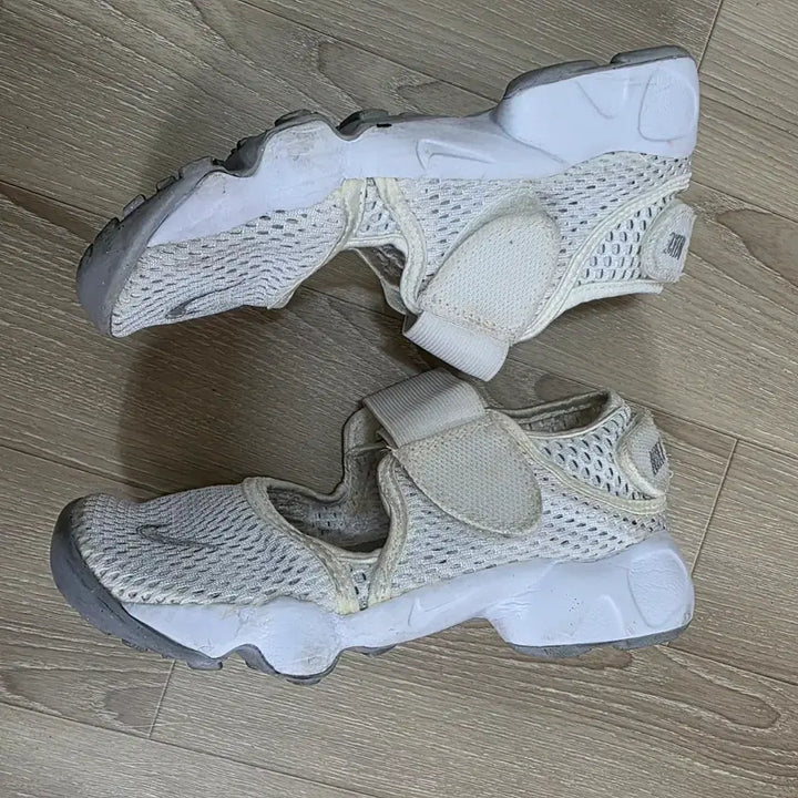 [BUNJANG] Nike Air Rift White Sneakers / 나이키 에아리프트 화이트