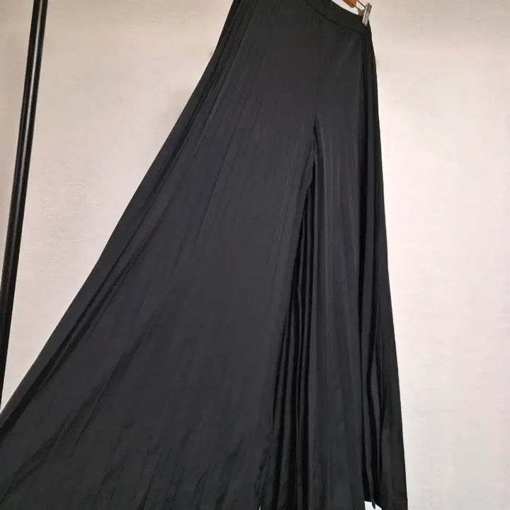 [BUNJANG] Chic Pleated Wide Pants / 새옷 블랙 쉬크한 플리츠 와이드 팬츠