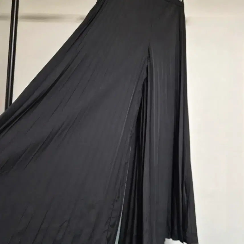 [BUNJANG] Chic Pleated Wide Pants / 새옷 블랙 쉬크한 플리츠 와이드 팬츠