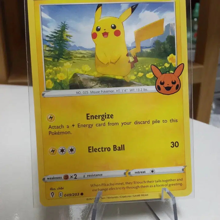 [BUNJANG] Pokemon Card Pikachu 049/203 Halloween 2021 (North American Edition) / 북미판 포켓몬카드 피카츄 049/203  할로윈 2021