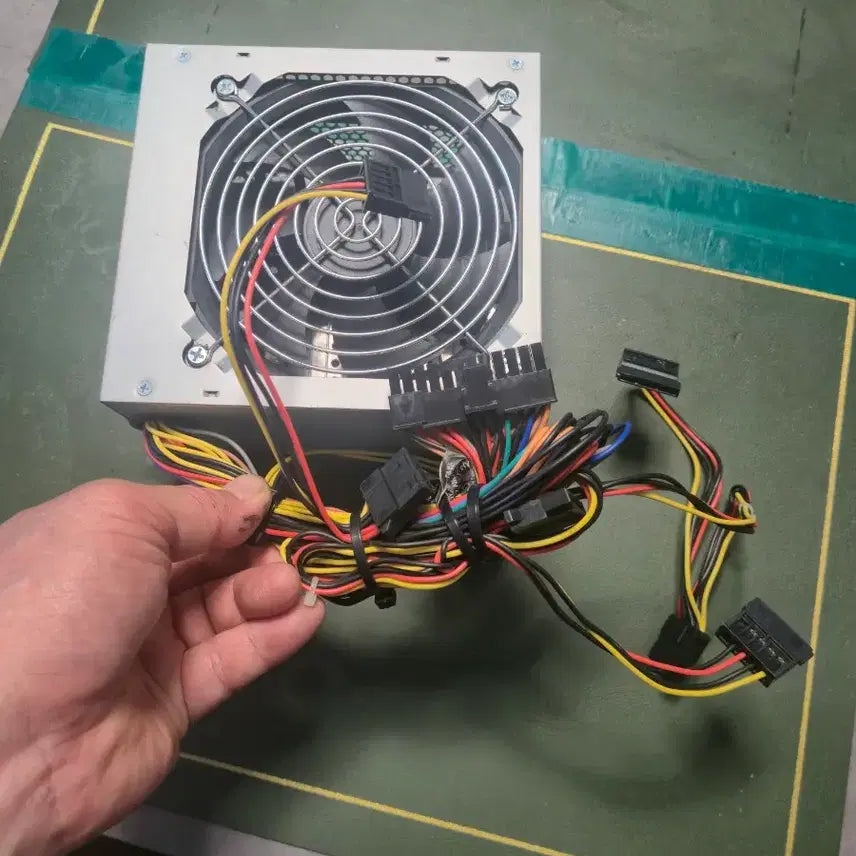 [BUNJANG] Q-STAR 600SL 600W Power Supply Unit / pc 파워 서플라이 600W 전체적으로 깨끗하고 작동잘됩니다