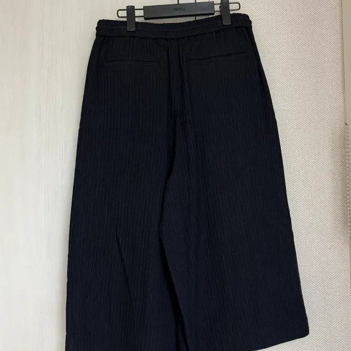 [BUNJANG] Juun.J 25SS Stripe Bermuda Pants Black / (44) 25ss 준지 스트라이프 버뮤다 팬츠 블랙