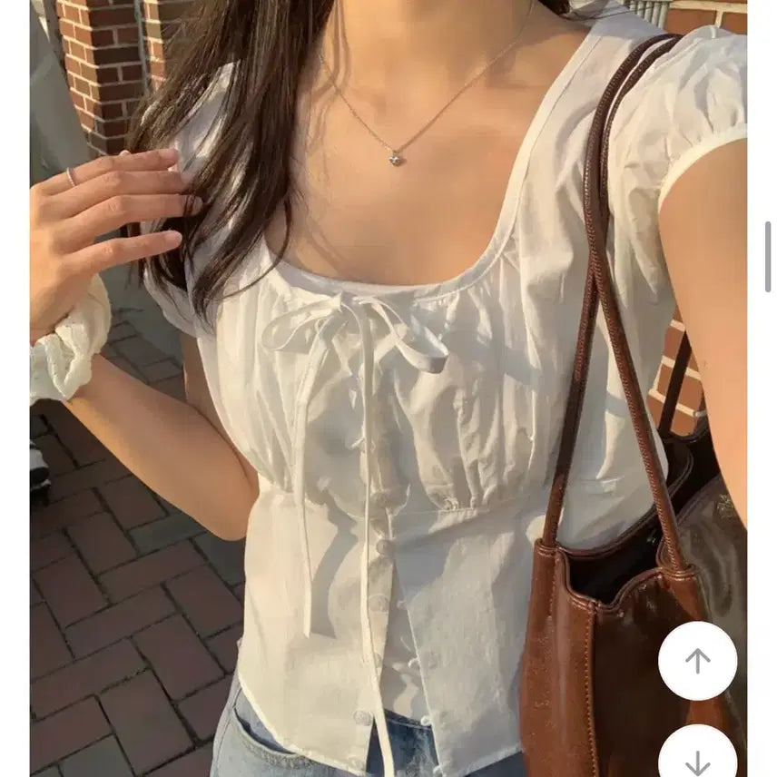 [BUNJANG] Ablery Short Sleeve Blouse / 에이블리 반팔 블라우스