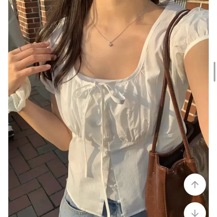[BUNJANG] Ablery Short Sleeve Blouse / 에이블리 반팔 블라우스