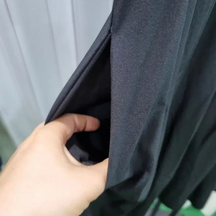 [BUNJANG] Black Midi Dress with Puff Sleeves and Pleated Skirt / 블랙 원피스