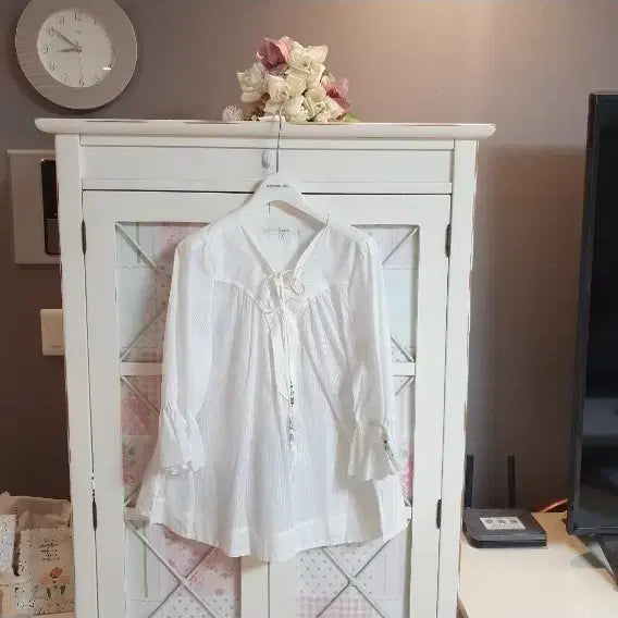[BUNJANG] ON&amp;ON White Frill Sleeve Tie Blouse Size 55 / 온앤온 블라우스/55