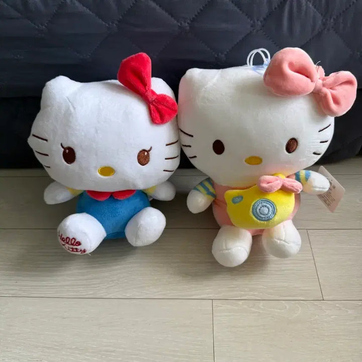 [BUNJANG] Hello Kitty Plush Dolls / 헬로키티 인형