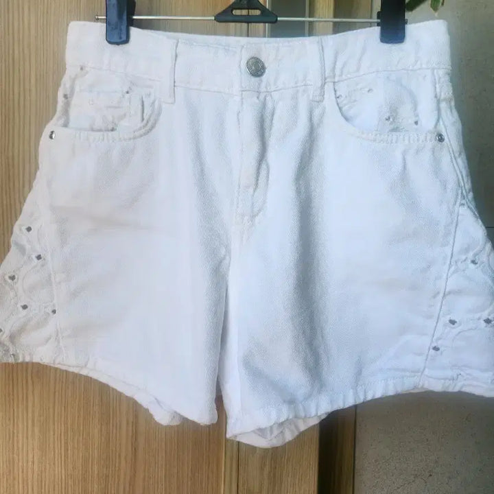 [BUNJANG] ZARA White Embroidered Denim Shorts / 자라 반바지
