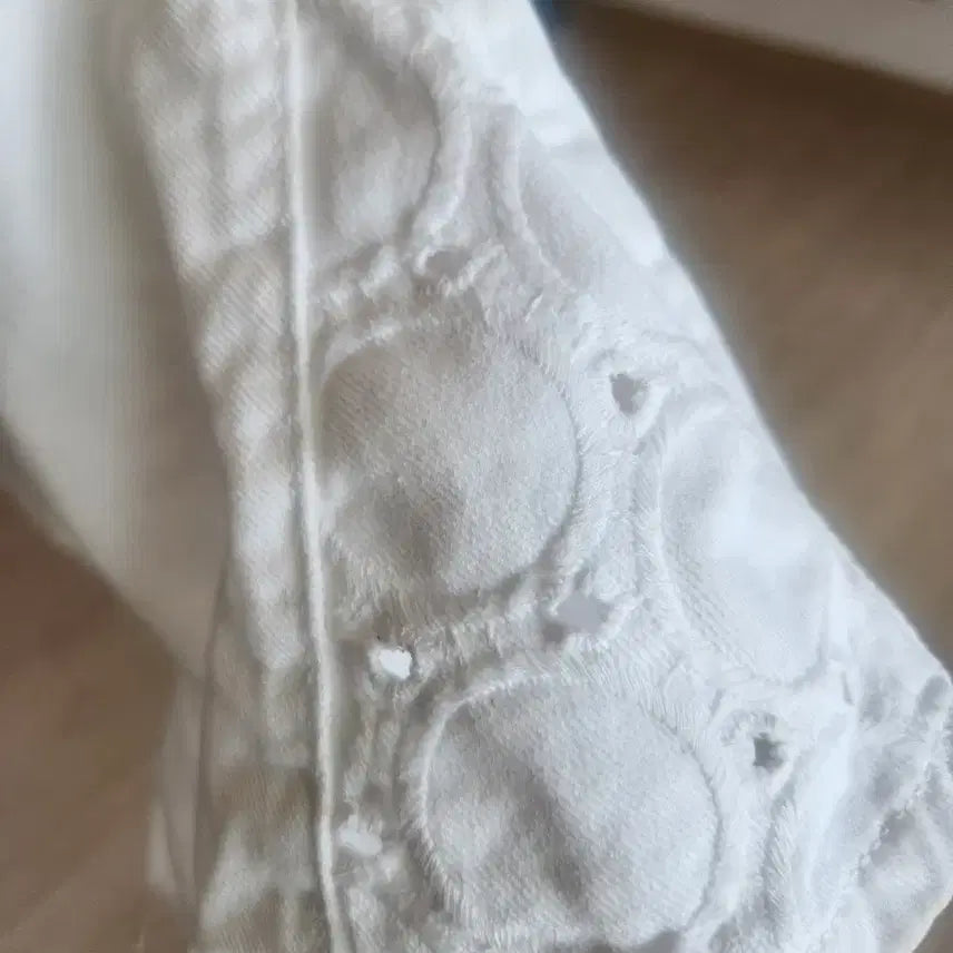 [BUNJANG] ZARA White Embroidered Denim Shorts / 자라 반바지