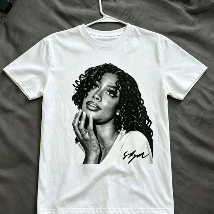 [BUNJANG] Graphic T-Shirt White XL Black and White Singer Portrait Signature / 흑백 가수 포트레이트 서명 그래픽 화이트 티셔츠 XL사이즈 거의 새상품