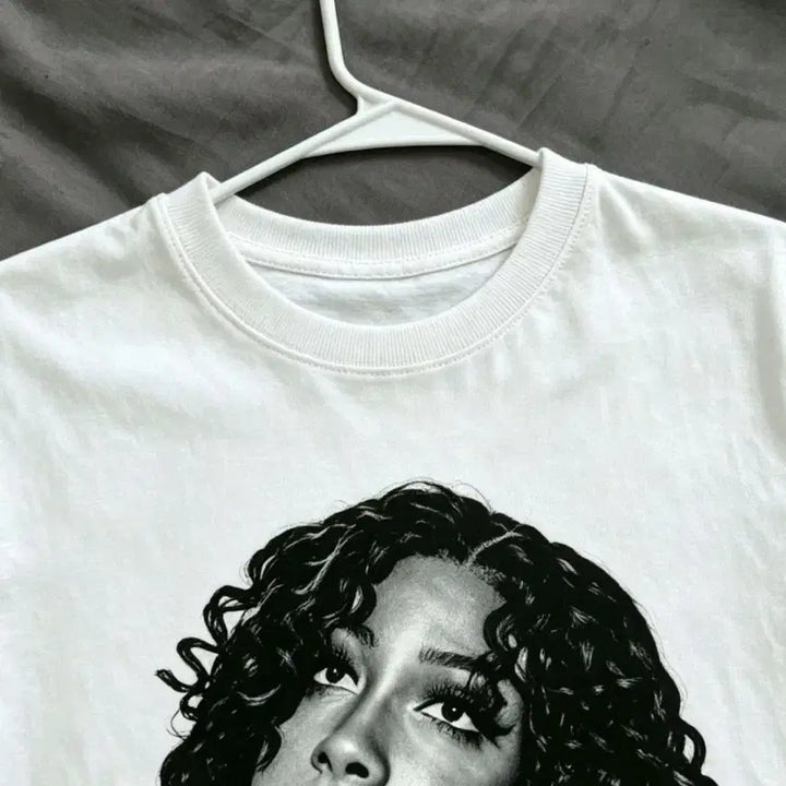[BUNJANG] Graphic T-Shirt White XL Black and White Singer Portrait Signature / 흑백 가수 포트레이트 서명 그래픽 화이트 티셔츠 XL사이즈 거의 새상품