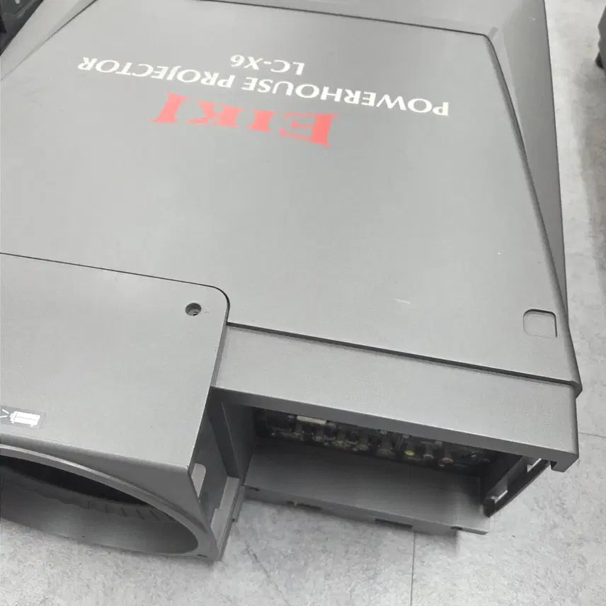[BUNJANG] EIKI LC-X6 6500 ANSI Lumens XGA 3LCD Projector / 6500안시 에이키 LC-X6 중고 빔프로젝터
