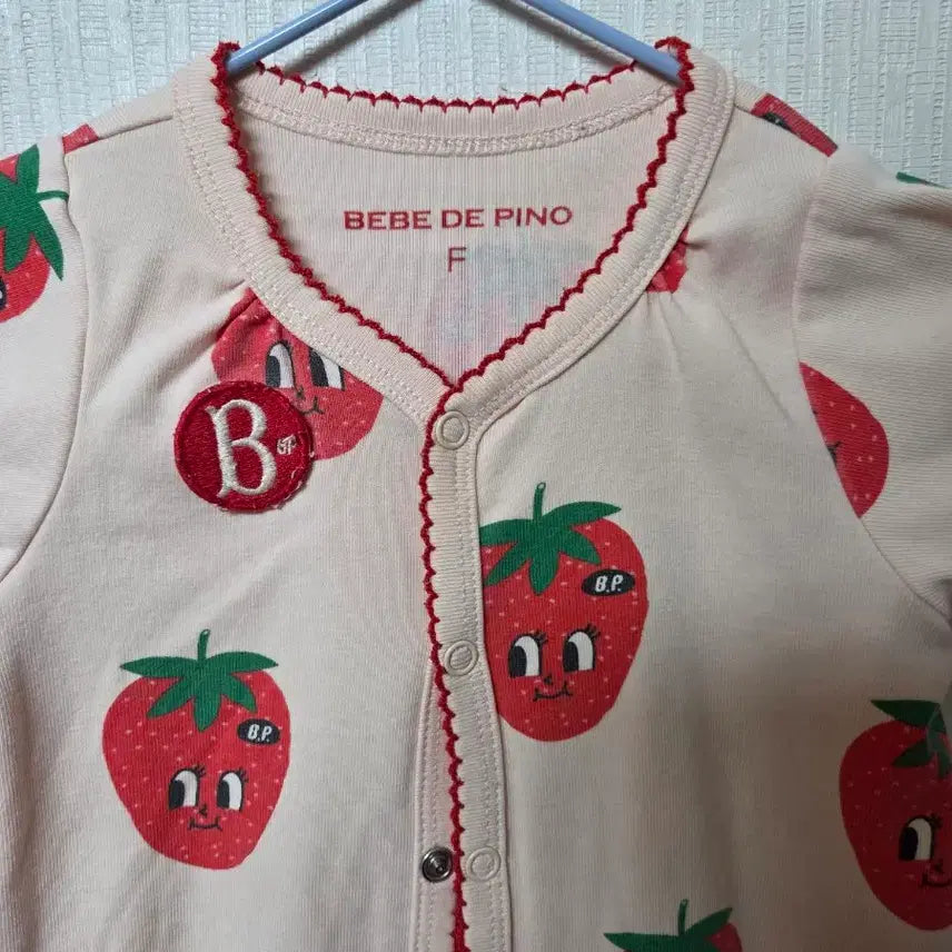 [BUNJANG] BebeDino Strawberry Pattern Baby Onesie / 베베드피노 딸기 패턴 우주복 F