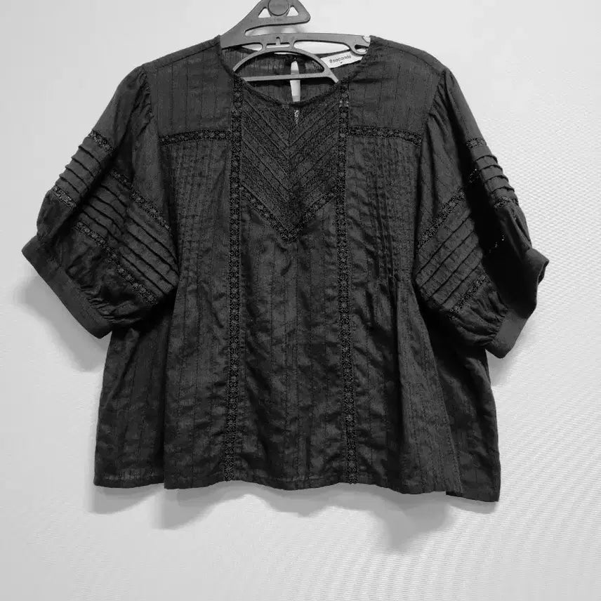 [BUNJANG] 8 Seconds Lace Detail Blouse / 8세컨즈 레이스 장식 블라우스m
