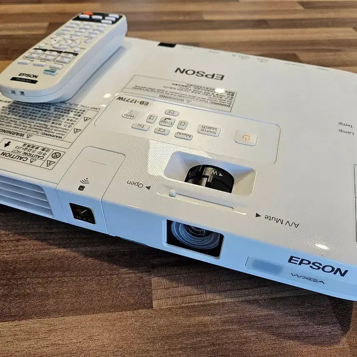 [BUNJANG] Epson Ultra-Slim 3000 ANSI Lumens Projector / (실사용 26시간) 엡손 초슬림 3000안시 프로젝터