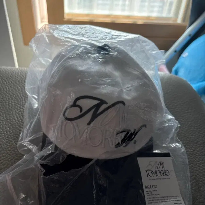 [BUNJANG] fromis_9 TOMORROW Ball Cap White/Black / 프로미스나인 TOMORROW 볼캡 화이트/블랙