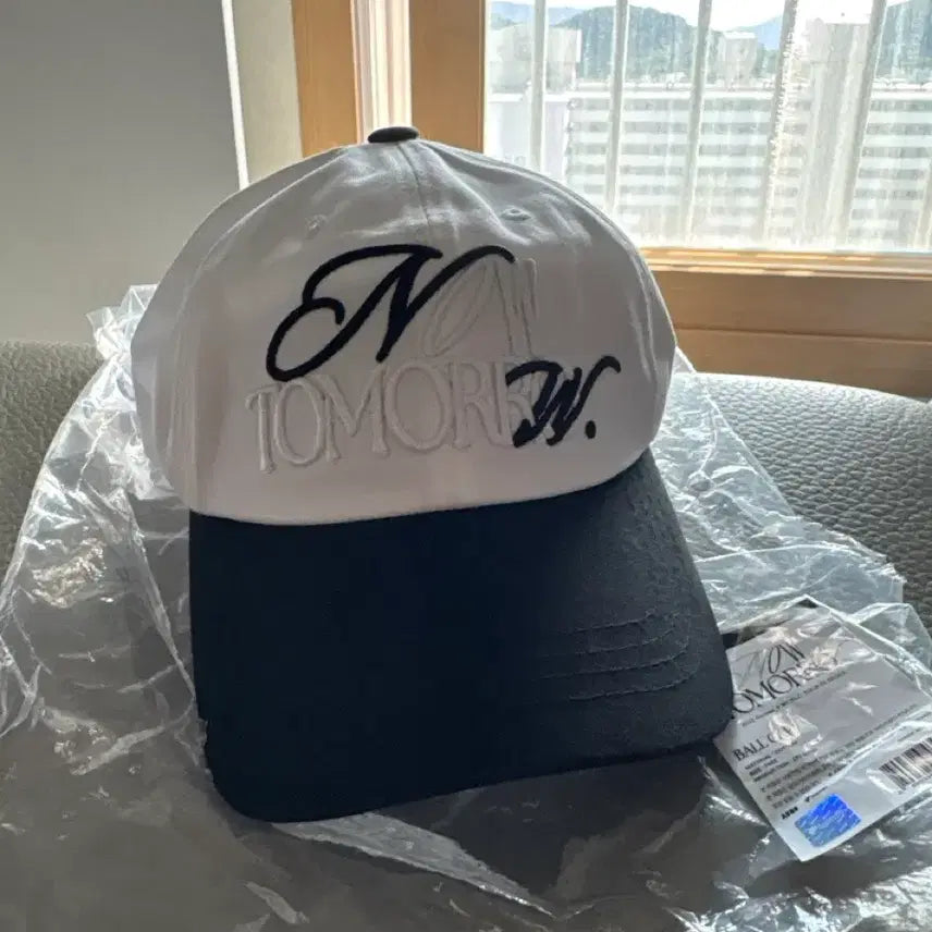 [BUNJANG] fromis_9 TOMORROW Ball Cap White/Black / 프로미스나인 TOMORROW 볼캡 화이트/블랙