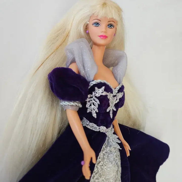 [BUNJANG] Vintage Barbie Doll Velvet Dress / 빈티지 바비인형 벨벳드레스