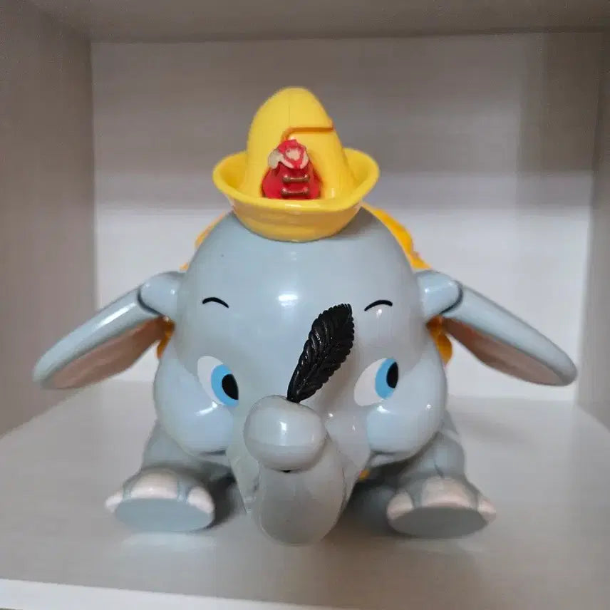 [BUNJANG] Dumbo Figure with Feather Hat / 덤보 피규어 깃털 모자