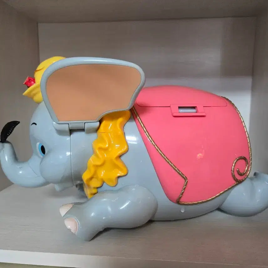 [BUNJANG] Dumbo Figure with Feather Hat / 덤보 피규어 깃털 모자