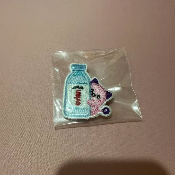 [BUNJANG] Evian x Pink Bean Wappen Badge / 에비앙 x 핑크빈 와펜 뱃지