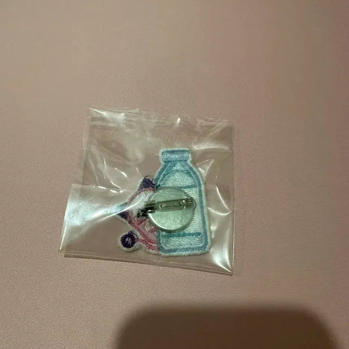 [BUNJANG] Evian x Pink Bean Wappen Badge / 에비앙 x 핑크빈 와펜 뱃지