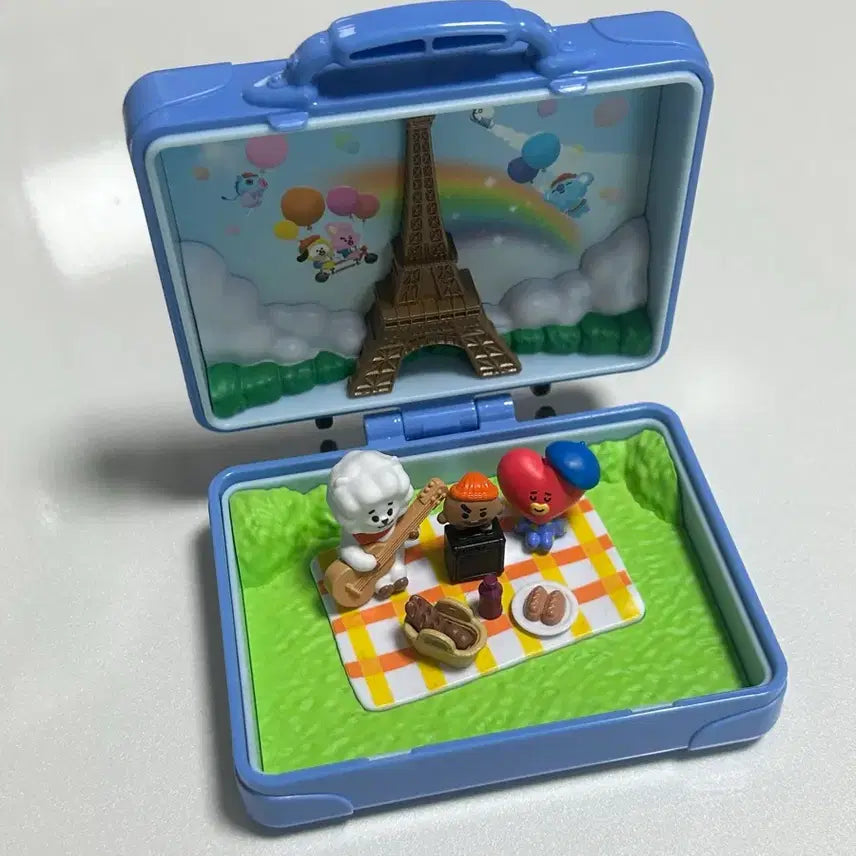 [BUNJANG] BTS BT21 Carrier Figures Picnic Set / BTS BT21 캐리어 피규어 양도