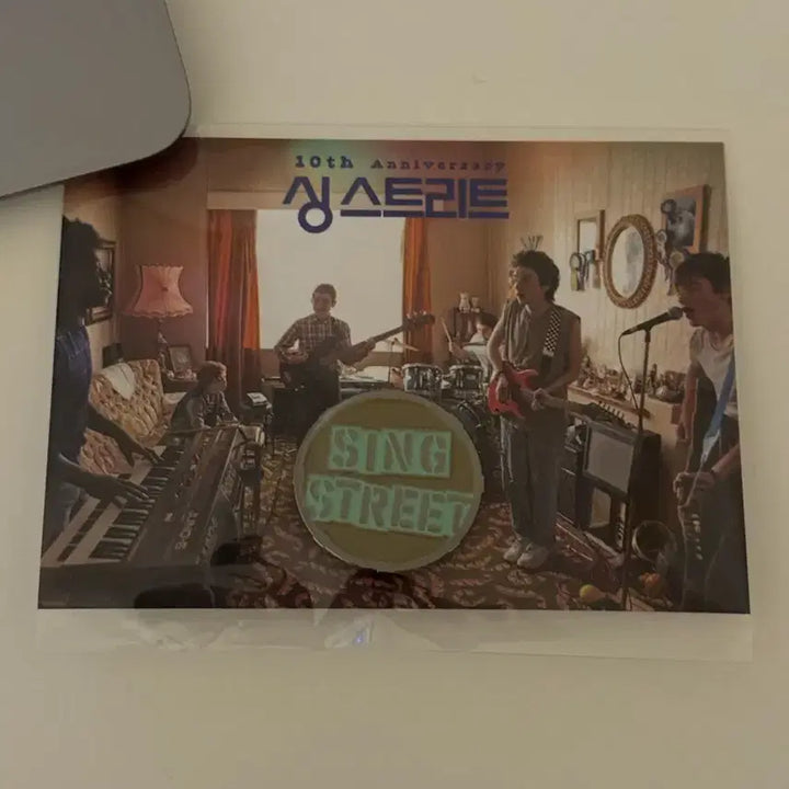 [BUNJANG] Sing Street 10th Anniversary Badge / 싱스트리트 10주년 배지