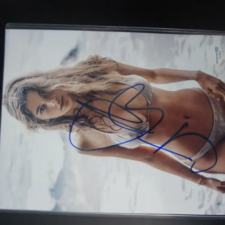[BUNJANG] Camila Morrone 1997 Signed Autograph COA / 카밀라 모로네 1997 사인. coa인증서O