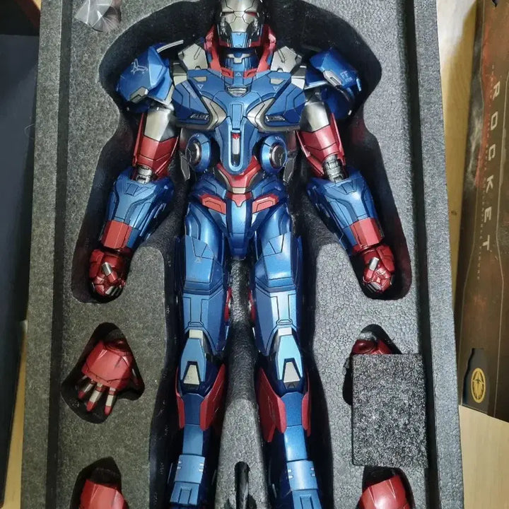 [BUNJANG] Hot Toys Iron Patriot &amp; Rocket Raccoon Bundle Set / (일괄 급처) 핫토이 아이언 패트리어트 &amp; 로켓 라쿤