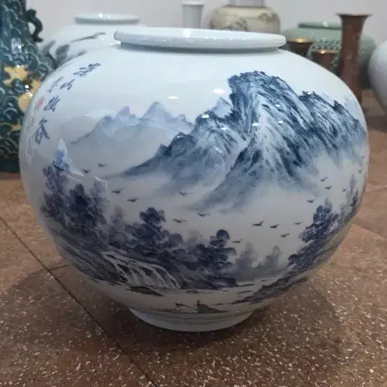 [SOLD OUT] 덕산 고급 산수화 도자기  달항아리