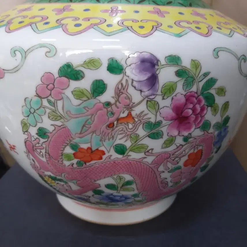 [BUNJANG] Qing Dynasty Guangxu Emperor Celadon Porcelain Vase with Five-Color Dragon Motif / 청.광서제.기물/오채.화룡문.화병.