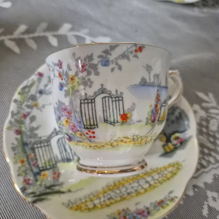 [BUNJANG] Royal Albert Old Hand-Painted Rosesdale Tea Cup Trio / 로얄알버트 앤틱  올핸페 로즈데일 찻잔트리오